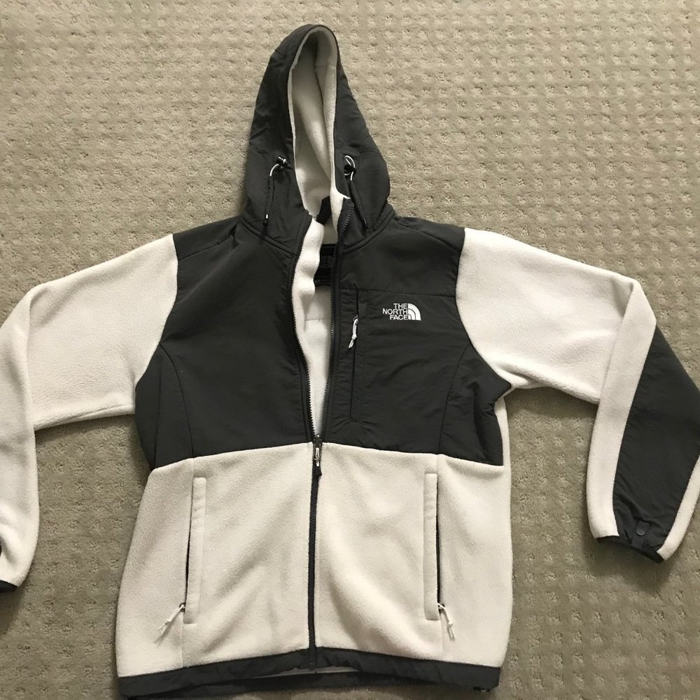 North Face Resolve Hooded Jacket in White/Grey - m